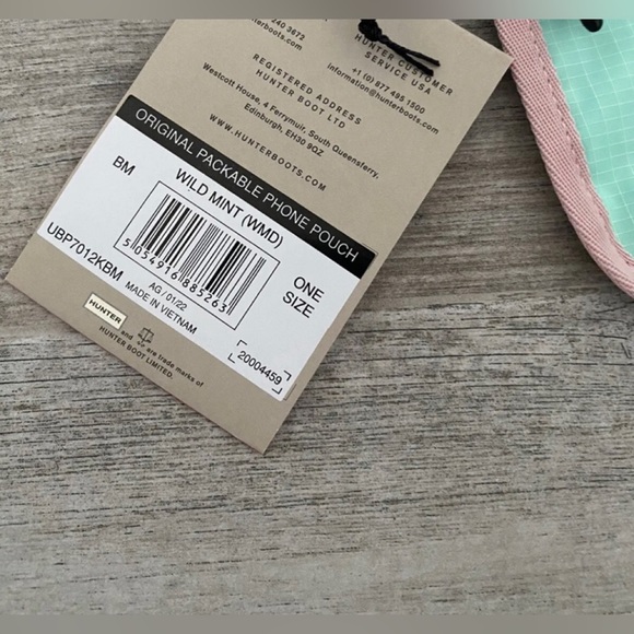Hunter Original Packable Phone Pouch Mint Green / Pink Trim - Picture 6 of 6